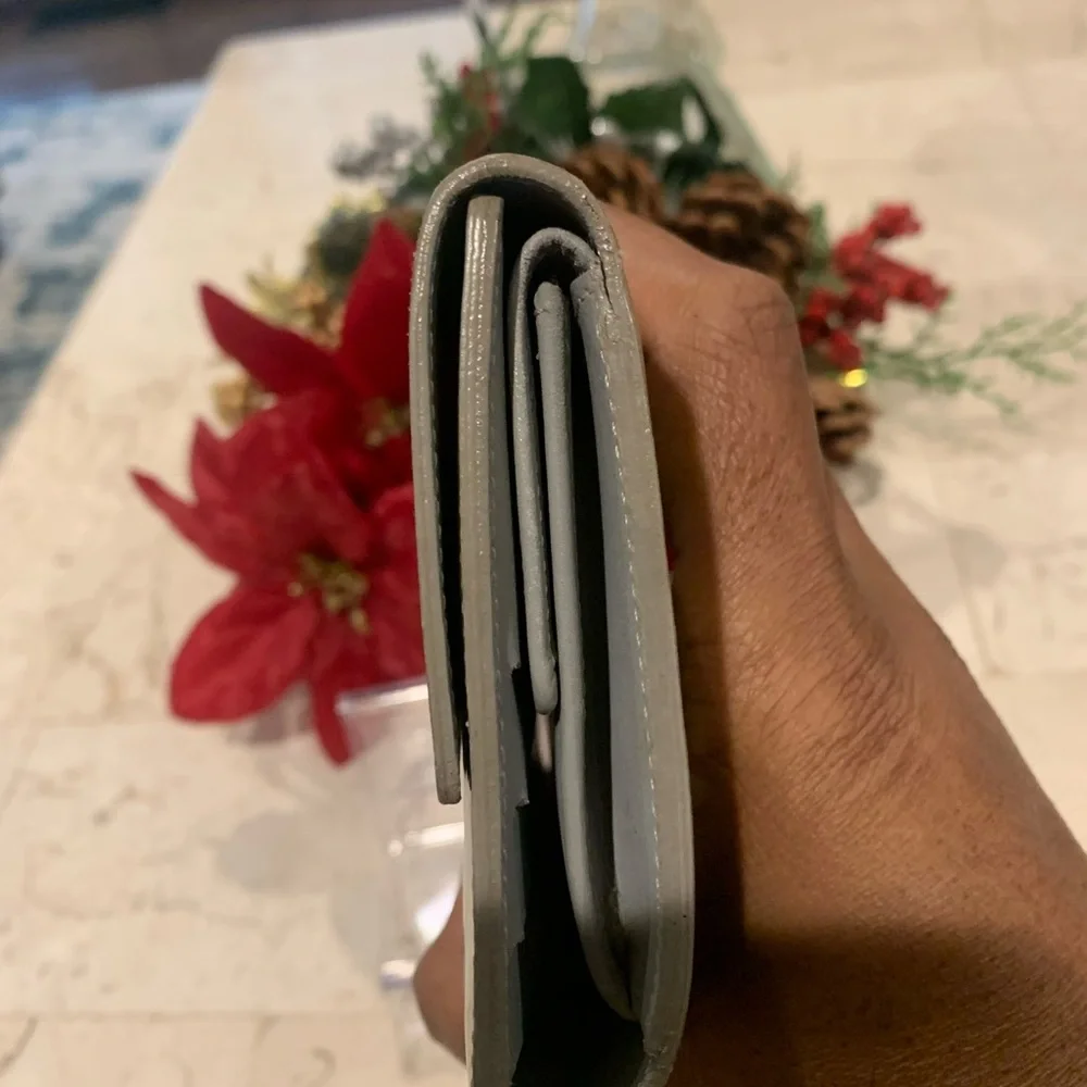 Authentic Louis Vuitton Vernis Sarah International Wallet - Picture 8 of 14